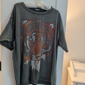 Gray Tiger Graphic Short Sleeve Tee